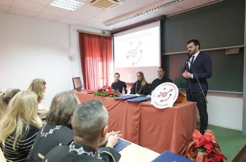 Osijek, 19. 12. 2025., Trg Ljudevita Gaja 6, 20 godina Odjela za fiziku, obilježavanje, Dragan VulinSNIMIO BRUNO JOBST