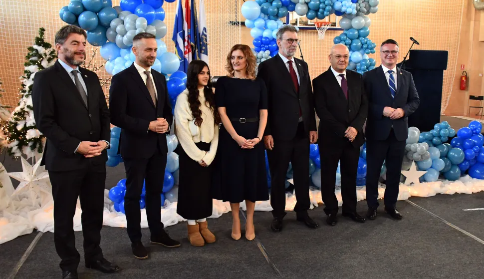 19.12.2025., Slavonski Brod - Svecano otvorenje nove Osnovne skole Milan Amrus, jedinoj skoli u Brodsko-posavskoj zupaniji specijaliziranoj za odgoj, obrazovanje i rehabilitaciju djece s te&scaron;kocama u razvoju. Projekt je vrijedan 7,8 milijuna eura​ osigurat ce moderne uvjete skolovanja za 250 u​cenika s te​skocama u razvoju​. Dragan Jelic, ministar rada, mirovinskoga sustava, obitelji i socijalne politike Marin Piletic, Natasa Cosic, ministar znanosti, obrazovanja i mladih Radovan Fuchs, Mirko Duspara i Danijel Marusic Photo: Ivica Galovic/PIXSELL