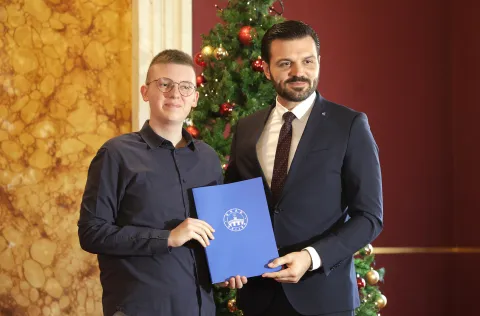 Osijek, 19. 12. 2025., HNK, svečanost, uručenje stipendija učenicima i studentima, 2025/2026, Borna Svrtan; Dragan VulinSNIMIO BRUNO JOBST