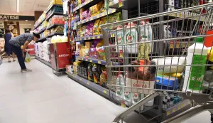 RIJEKA,24.07. 2025. RIJEKAKANTRIDA OTVARANJE NOVI MARKET TOMMY ILUSTRACIJA TRGOVINA POTROSACKA KOSARICA KUPAC KUPCI MALOPRODAJA CIJENA CIJENE PREHRANA KUPOVINA POSKUPLJENJE HRANA TRGOVACKI LANAC PDV POREZ KUCNE POTREPSTINE...AKCIJA SNIZENJE...NA FOTO:SNIMIO SERGEJ DRECHSLER