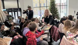 Osim &scaron;to čitanje razvija jezične sposobnosti, ujedno smanjuje stres, razvija empatiju i pomaže stvaranja samostalnosti u razmi&scaron;ljanju pa je Vukovarsko-srijemska županija i ove godina u suradnji s Gradskom knjižnicom i čitaonicom Vinkovci organizira Festival dječje knjige koji kroz susrete s autorima i raznovrstan program ističe važnost čitanja u razvoju djece te potiče ljubav prema knjizi od najranije dobi.