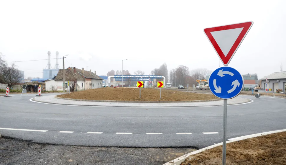 Osijek, 20. 12. 2025., Vukovarska ulica, kružni tok, zavr&scaron;etak radova, pu&scaron;tanje u promet, obilazakSNIMIO BRUNO JOBST