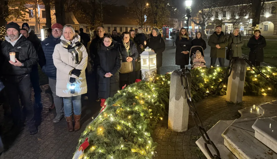 vinkovci adventska svijeća