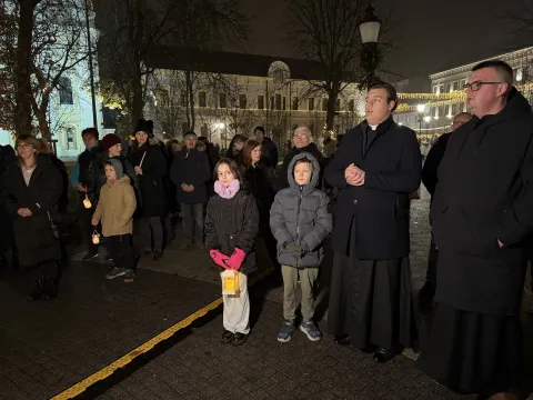 vinkovci adventska svijeća