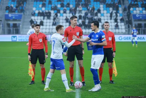 20.12.2025., stadion Opus Arena, Osijek - SuperSport HNL, 18. kolo, NK Osijek - NK Slaven Belupo. Stipe Brajkovic, Vedran Jugovic, Duje Strukan, Tomislav Bozic i Alen Jaksic Photo: Davor Javorovic/PIXSELL