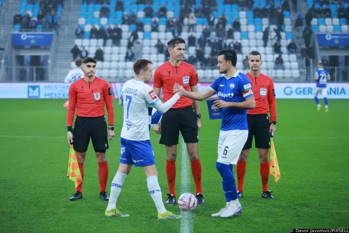 20.12.2025., stadion Opus Arena, Osijek - SuperSport HNL, 18. kolo, NK Osijek - NK Slaven Belupo. Stipe Brajkovic, Vedran Jugovic, Duje Strukan, Tomislav Bozic i Alen Jaksic Photo: Davor Javorovic/PIXSELL