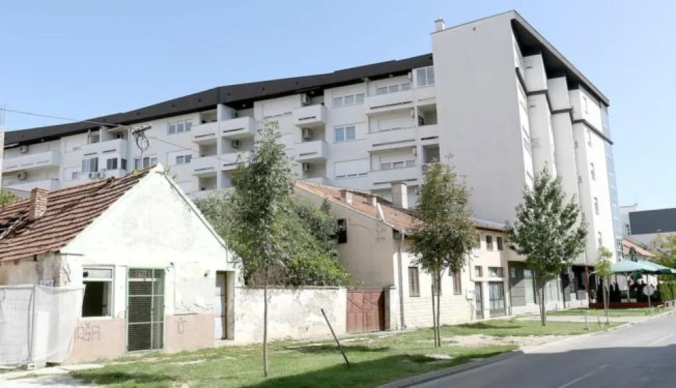 OSIJEK, 15. 09. 2017, ARHITEKTURA, URBANIZAM, TZV. KREZUBA GRADNJA, ZGRADE UZ STARE RUEVNE KUĆE, ILIRSKA, STROSSMAYEROVA I RUINA ULICA.snimio GOJKO MITIĆ