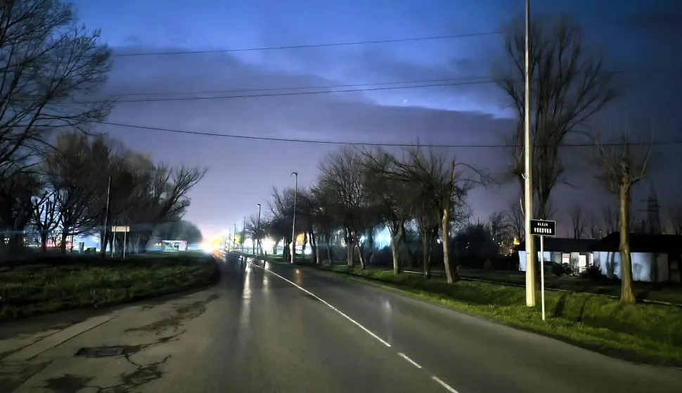 Kutina, 21.12.2025.- U te?koj prometnoj nesre?i u KUtini su no?as poginule dvije osobe u dobi od 23 i 27 godina, izvijetila je Policijka uprava Sisa?ko-moslava?ka. Nesre?a se dogodila no?as oko 1:20 h u Aleji Vukovar u Kutini te je o?evid trajao do jutros u 8 sati do kada je ?C 3124 bila zatvorena za promet. foto HINA/ Nikola Bla?ekovi?/ ua