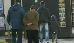 29.12.2012., Koprivnica - Umirovljenici uzivaju u setnji po suncanom vremenu. Photo: Marijan Susenj/PIXSELL