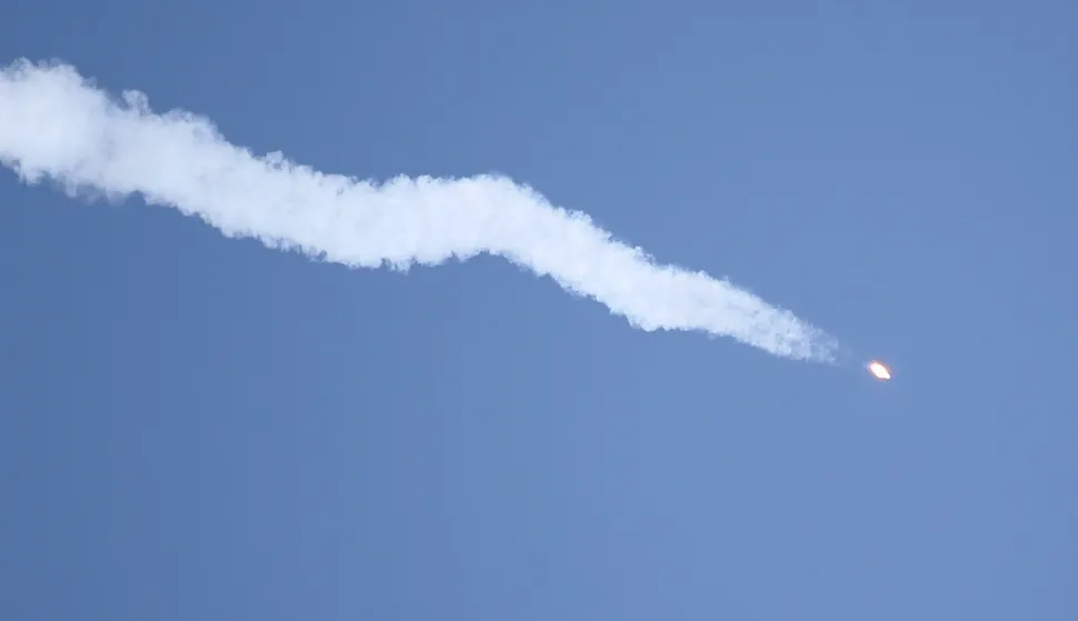 epa07194222 The Korea Space Launch Vehicle-2 Nuri, carrying a science satellite, rockets skywards at the Naro Space Center in Goheung, South Korea, 28 November 2018, EPA/LEE SU-KIL/POOL SOUTH KOREA OUT