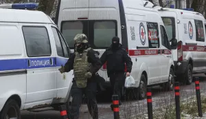 epa12595827 Russian policemen guard near the entrance of the Uspenskaya School in the Odintsovo District of the Moscow Region, Russia, 16 December 2025. A 10-year-old schoolboy died of his injuries after a teenager armed with a knife attacked security guards and his schoolmates at a school outside Moscow, the Investigative Committee said. The attacker was detained and taken to the investigating authorities. EPA/MAXIM SHIPENKOV
