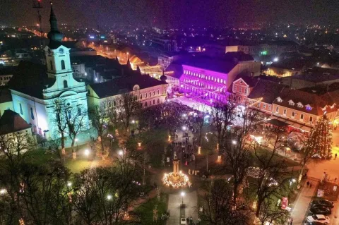 Božićni koncert s prozora Gimnazije Vinkovci 2025.