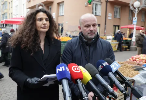 Zagreb, 22.12.2025.- Nezavisni hrvatski sindikati održali su konferenciju za medije s temom "Blagdanska potro&scaron;ačka ko&scaron;arica za 2025. za tročlanu obitelj za Božić i Novu godinu". Na fotografiji Izabela Delfa Mi&scaron;ić, Dražen Jović.foto HINA/ Admir BULJUBA&Scaron;IĆ/ abu