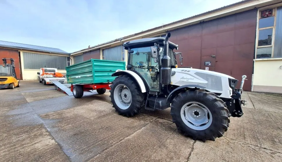 Nova komunalna oprema (traktor s priključcima) u Lovasu