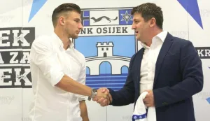 13.06.2016., Osijek - Nogometas GNK Dinamo Borna Barisic potpisao je trogodisnji ugovor sa NK Osijek. Alen Petrovic. Photo: Marko Mrkonjic/PIXSELL------gn dva stupca color sport