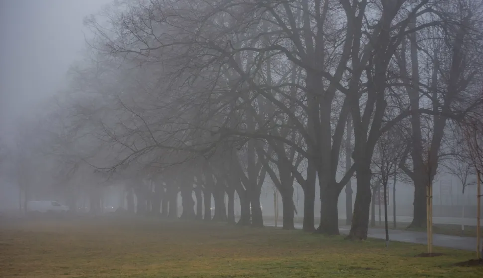 OSIJEK- 21.02.2022., Osijek zavijen u jutarnjoj magli, zima, slobodnjak.Foto: Andrea Ilakovac