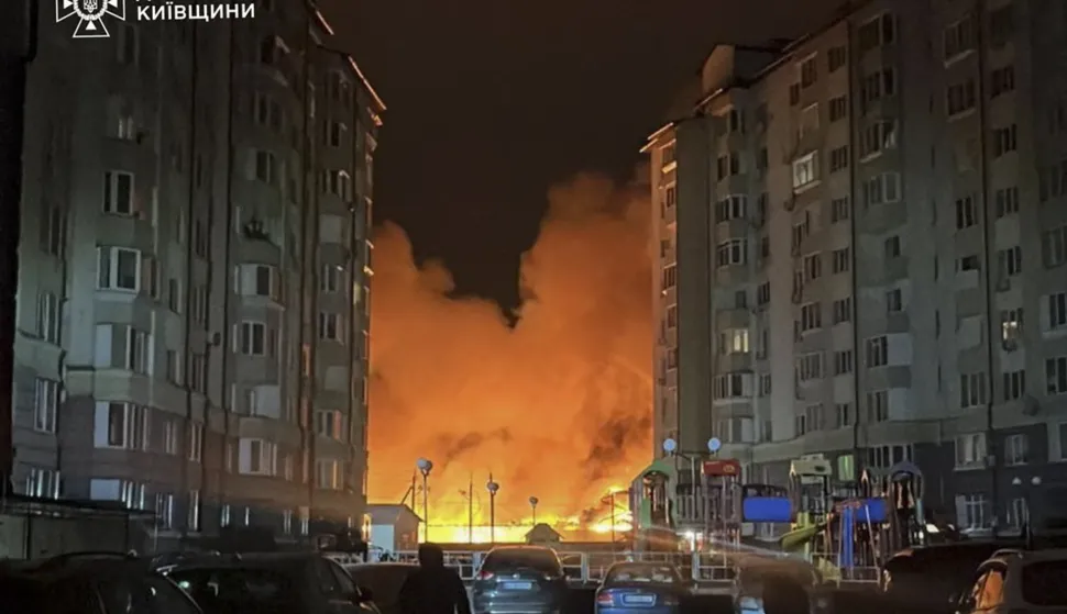 epa12573809 ​A handout photo made available by the State Emergency Service shows a fire in a residential area after Russian missiles and drone strikes in the Kyiv region of Ukraine, 06 December 2025, amid the ongoing Russian invasion. At least eight people were injured after Russian shelling overnight in Ukraine, with 51 missiles of different types and 653 shock drones, according to the State Emergency Service report. EPA/STATE EMERGENCY SERVICE HANDOUT HANDOUT HANDOUT EDITORIAL USE ONLY/NO SALES