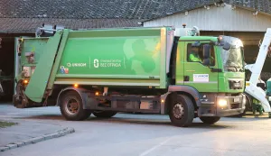 Osijek, 17. 09. 2025., Ružina ulica 11a, UNIKOM d.o.o., posjet gradonačelnika, djelatnici, vozila za prikupljanje otpada, otpad, smeće, odvajanje smeća, nova vozila, kamion, kamioniSNIMIO BRUNO JOBST