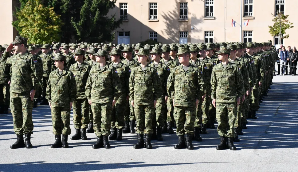 03.10.2025., Pozega - Svecana prisega 47. narastaja rocnika na dragovoljnom vojnom osposobljavanju u vojarni 123. brigade Hrvatske vojske u Pozegi. Prisegu su dali 221 rocnik, medju kojima 182 muskarca i 39 zena. Photo: Ivica Galovic/PIXSELL
