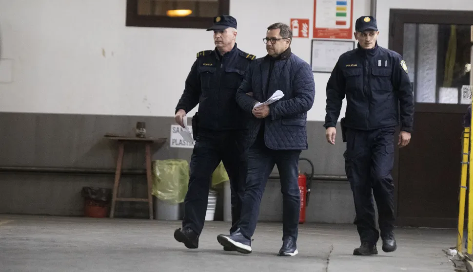 Zagreb, 28.11.2025 - Biv&scaron;i glavni državni inspektor Andrija Mikulić nakon razrje&scaron;enja s dužnosti i uhićenja zbog sumnje u korupciju očekuje ga ispitivanje u Uskoku koji potom treba odlučiti hoće li protiv njega i suoptuženika pokrenuti istragu i zatražiti istražni zatvor. Na fotografiji Andrija Mikulić.foto HINA/ Daniel KASAP/ dk