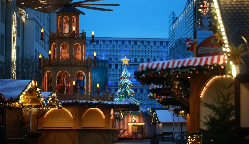 epa12605384 Shops at the Christmas market are closed prior to a commemoration ceremony on the occasion of the first anniversary of the 2024 vehicle-ramming attack on Magdeburg Christmas market in Magdeburg, Germany, 20 December 2025. Six people were killed and hundreds injured during the attack on 20 December 2024, when an SUV drove into the crowd of the Magdeburg Christmas market. EPA/CLEMENS BILAN