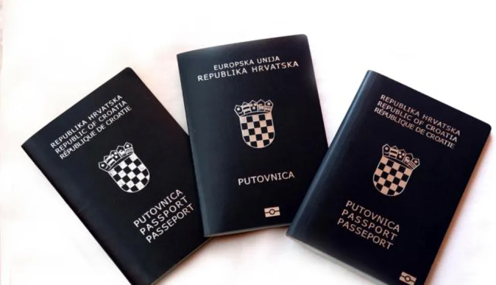 30.12.2017., Sibenik - Od 01. sijecnja zahtjev za izradu nove putovnice moci ce se predati elektronskim putem. Opcija je dostupna grdjanima koji posjeduju elektonicku osobnu iskaznicu s potpisanim certifikatom, a zahtjev se predaje putem sustava e-gradjani.Photo: Dusko Jaramaz/PIXSELL