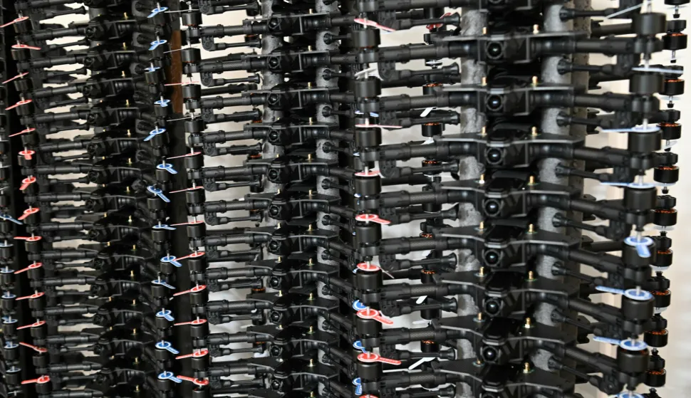 Potpredsjednik Vlade Republike Hrvatske i ministar obrane Ivan Anu&scaron;ić posjetio je danas, 25. srpnja 2025. u Osijeku tvrtku Orqa koja razvija i proizvodi FPV dronove kojima Ministarstvo obrane oprema Hrvatsku vojsku.