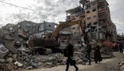 epa12604733 Members of the Palestinian Civil Defense remove the rubble of a destroyed home as they search for the bodies of Palestinians killed during the conflict in Khan Younis, southern Gaza Strip, 20 December 2025. The Civil Defence in the Gaza Strip is carrying out operations to recover the bodies of Palestinians buried beneath the rubble of homes destroyed during Israeli strikes on Gaza, estimating that nearly 100 bodies remain unrecovered. More than 70,000 Palestinians have been killed in the Gaza Strip since October 2023, according to the Palestinian Ministry of Health, and about 1,200 Israelis have been killed since the launch of an Israeli military campaign in response to a cross-border attack by Hamas on 07 October 2023. EPA/HAITHAM IMAD