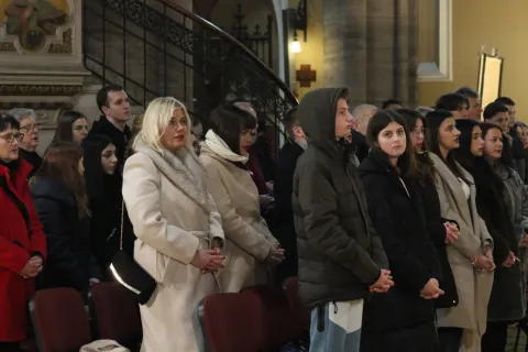 Osijek, 24. 12. 2025, Osječka Konkatedrala, misa Polnoćka. Predvodio ju je pomoćni bikup Ivan Čurić. Na misi je bio i osječki gradonačelnik Ivan Radić.snimio GOJKO MITIĆ