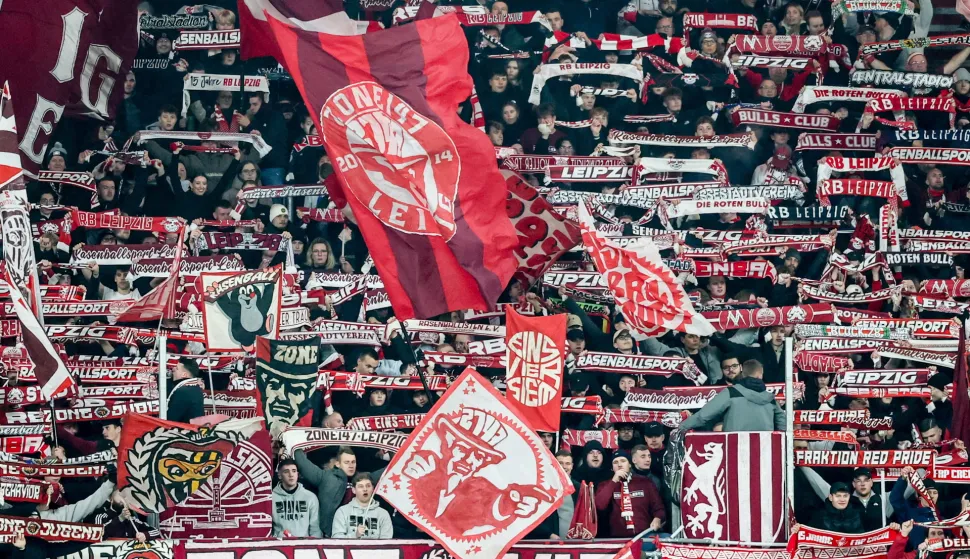 epa12575326 Fans of RB Leipzig cheer during the German Bundesliga soccer match between RB Leipzig vs Eintracht Frankfurt in Leipzig, Germany, 06 December 2025. EPA/Filip Singer