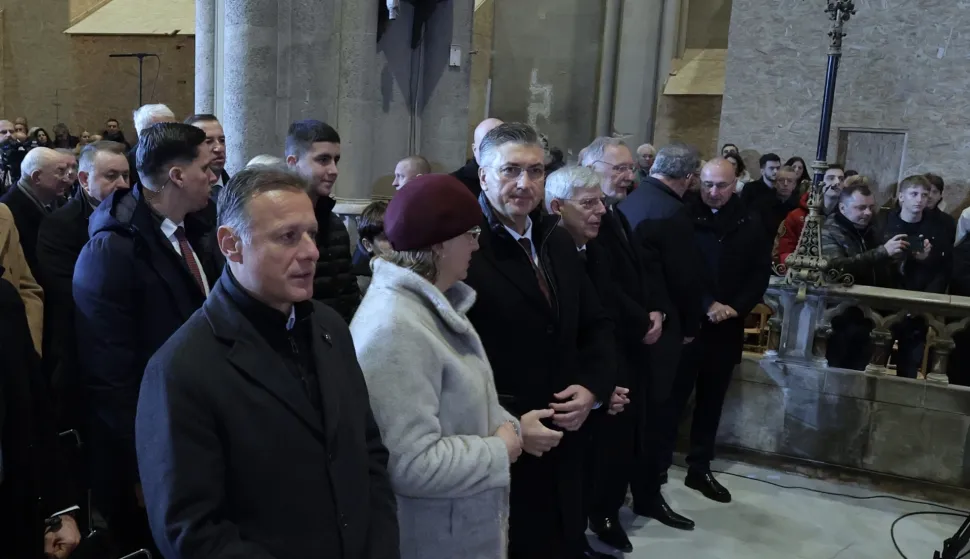 Zagreb.25.12.2025.- Povodom svetkovine Božića zagrebački nadbiskup mons. Dražen Kutle&scaron;a predvodio je misno slavlje.Na slici Gordan Jandroković,Andrej Plenković,Željko Reiner,Davor Božinović,Radovan Fuchs i Gordan Grlić Radman. Foto HINA/Tomislav Pavlek/ tp