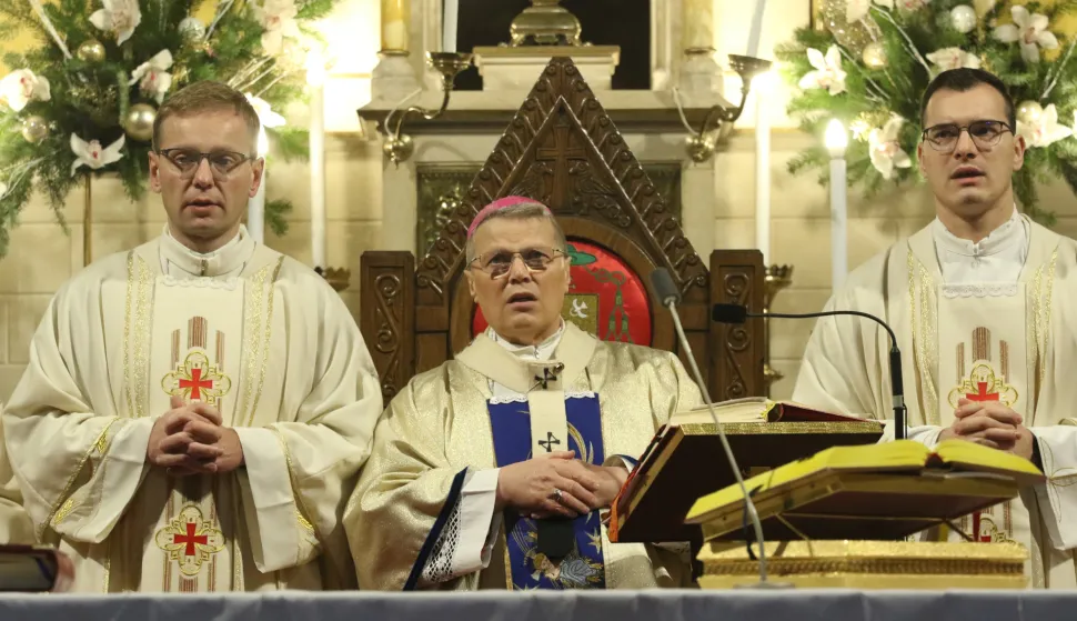 Osijek, 25. 12. 2025, Osječka konkatedrala. Božićnu misu služio je nadbiskup Đuro Hranić.snimio GOJKO MITIĆ