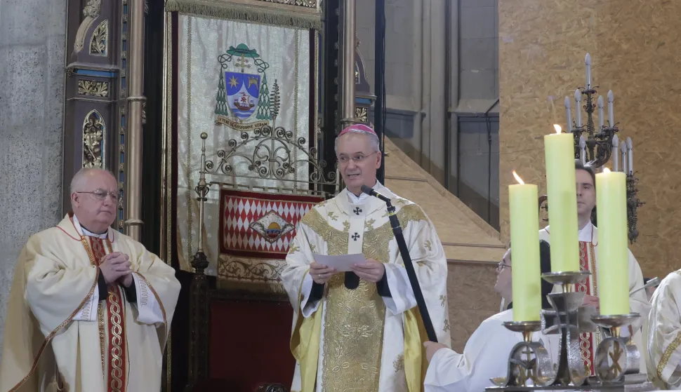 Zagreb.25.12.2025.- Povodom svetkovine Božića zagrebački nadbiskup mons. Dražen Kutle&scaron;a predvodio je misno slavlje. Foto HINA/Tomislav Pavlek/ tp