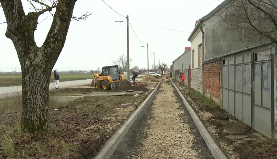 PRIVLAKAU Privlaci je predstavljen projekt "Izgradnja biciklističkih staza na području Oopćine Privlaka" prosinac 2025.