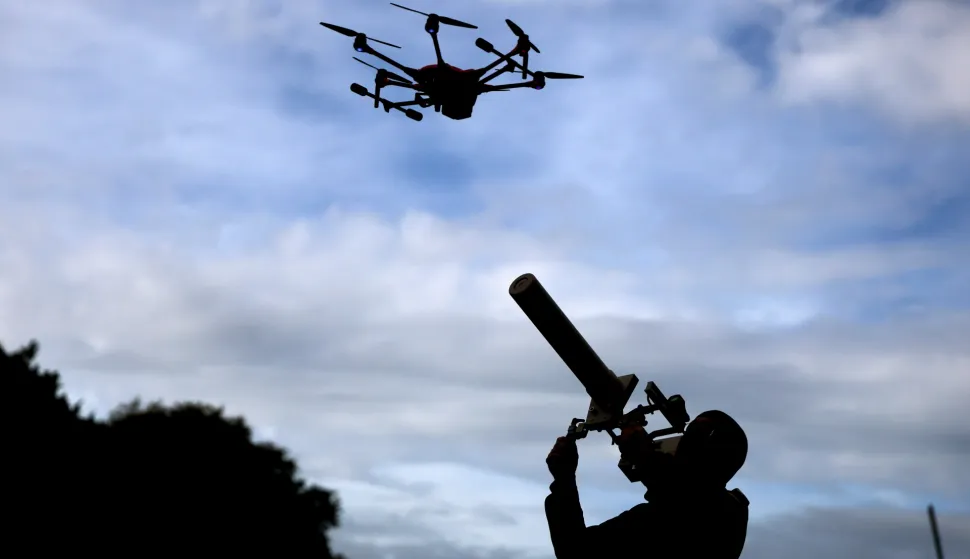epa12407038 A soldier of the German armed forces Bundeswehr uses an HP 47 drone jammer during the German Armed Forces and civilian authorities' military exercise 'Red Storm Bravo' in Hamburg, Germany, 26 September 2025. The exercise practices the arrival of troops in the port of Hamburg and their onward deployment. EPA/FILIP SINGER