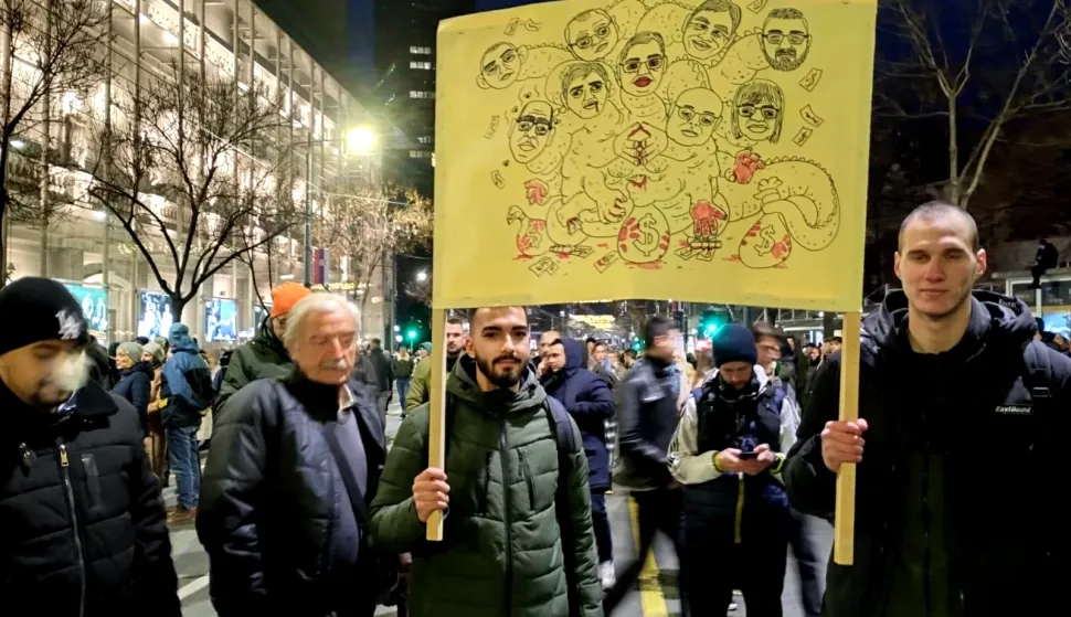 Beograd, 22.12.2024. - Tisuće ljudi okupilo se u Beogradu u nedjelju na zajedničkom prosvjedu studenata u jeku blokada vi&scaron;e od 50 fakulteta kojima studenti zahtjevaju odgovornost vlasti za pogibiju 15 osoba na željezničkom kolodvoru u Novom Sadu i kaznenu odgovornost za nasilnike na demonstracijama diljem Srbije poslije novosadske tragedije. foto HINA/ Velimir ILIĆ/ ml