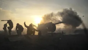 epa06431191 Ukrainian servicemen fire a towed howitzer close to a frontline near of Novoluhanske village of Donetsk area, Ukraine, 11 January 2018. Pro-Russian rebels attacked Ukrainian army positions in Donbas seven times in the past 24 hours, with three Ukrainian soldiers were killed in action and another four wounded according to the press center of the Ukrainian Anti-Terrorist Operation Headquarters. EPA/MARKIIAN LYSEIKO
