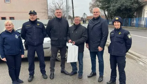 Preventivna akcija, PU OBŽ, Policija i lokalne zajednice darivale vozače i pozvale na odgovorno pona&scaron;anje u prometu, 27. prosinca 2025. godine 