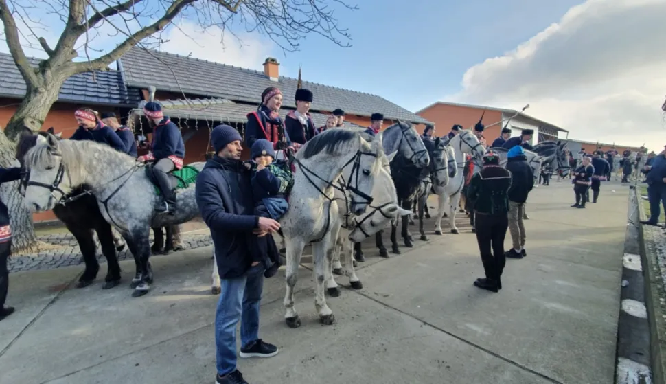 Ivanjsko jahanje u Vladislavcima