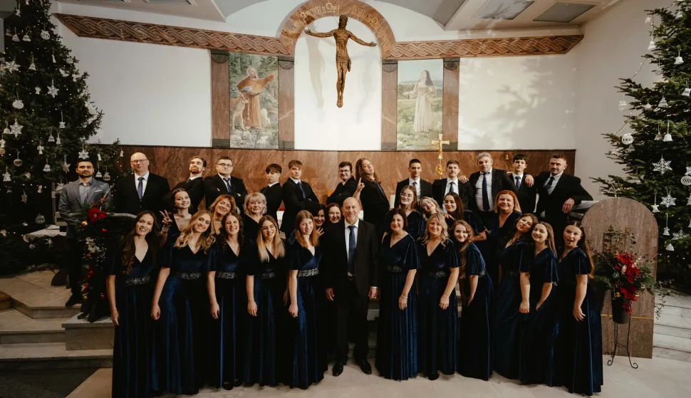 U subotu, 27. prosinca 2025., Crkveno pjevačko dru&scaron;tvo MIR Beli&scaron;će održalo je svojtradicionalni božićni koncert u prepunoj župnoj crkvi sv. Josipa Radnika u Beli&scaron;ću.