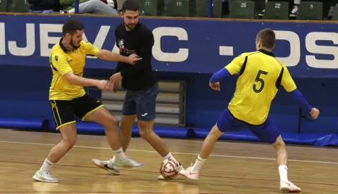 Osijek, 28. 12. 2025, Sportska dvorana Zrinjevac. 39. Malonogometni turnir Zimko. S, CB Merlin - Hokus Okus.snimio GOJKO MITIĆ