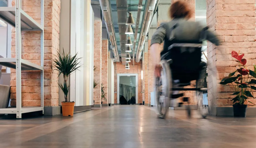 invalid, invalidska kolica, osoba s invaliditetom