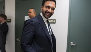 epa12474452 Democratic candidate Assemblyman Zohran Mamdani before participating&nbsp;in a second New York City mayoral debate at LaGuardia Performing Arts Center at LaGuardia Community College in Long Island City, Queens, New York, USA, 22 October 2025. EPA/HIROKO MASUIKE/THE NEW YORK TIMES/POOL
