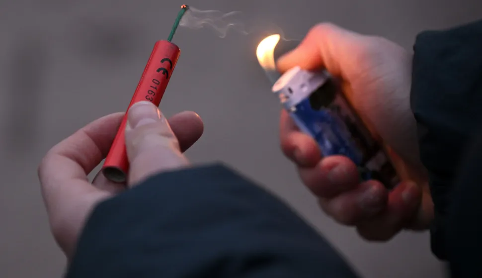 27.12.2025., Zagreb - Petarde, rakete, topovski udari, sve je to uobicajeno tijekom blagdana. Zbog neopreznog koristenja, upravo su djeca najcesce zrtve strasnih opeklina ili cak amputacija. Po zakonu koristenje pirotehnike dovoljeno je u razdoblju od 27. prosinca do 01. sijecnja. Photo: Marko Lukunic/PIXSELL