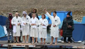 Osijek, 31. 12. 2025, Zimska luka, Zimsko kupanje, tadicionalni skok u Dravu, upomena na Tuljana i zimsko kupanje, Dragan Vulin.snimio GOJKO MITIĆ