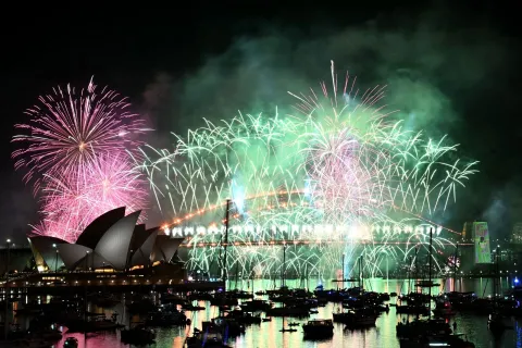 Fireworks light up the midnight sky over Sydney Harbour Bridge and Sydney Opera House during New Year?s Day celebrations in Sydney on January 1, 2026. (Photo by Saeed KHAN/AFP)