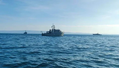 Split, 17.02.2023. - Nakon boravka u luci Gruž Dubrovnik i zajedničkih aktivnosti na moru, brodovi NATO skupine SNMCMG2 uplovili su u vojnu luku Lora u Splitu. foto HINA/ HRM/ ml