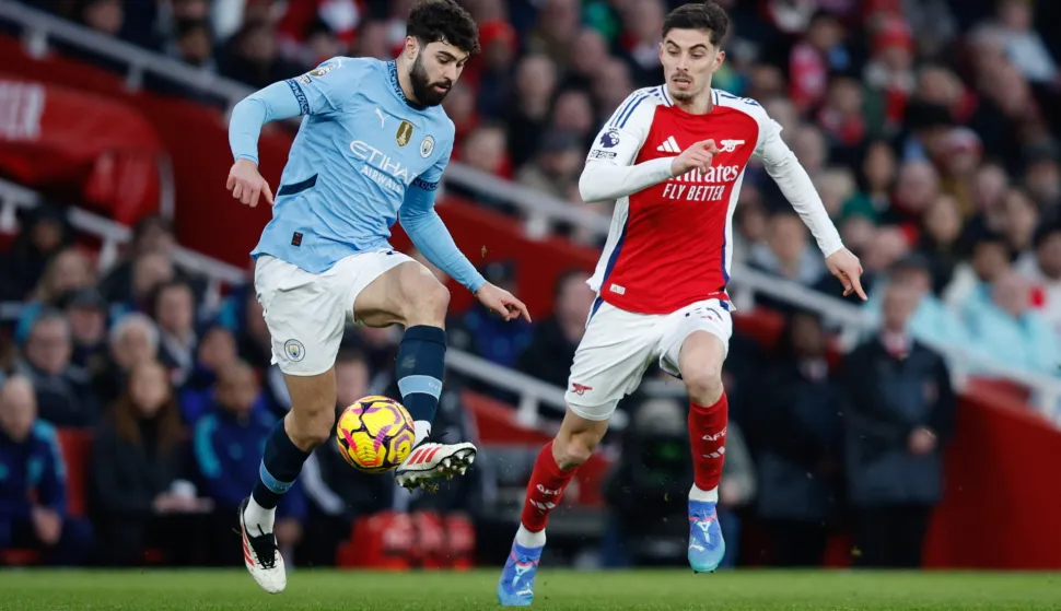 epa11870590 Kai Havertz of Arsenal (R) in action against Josko Gvardiol of Manchester City during the English Premier League match between Arsenal and Manchester City in London, Britain, 02 February 2025. EPA/DAVID CLIFF EDITORIAL USE ONLY. No use with unauthorized audio, video, data, fixture lists, club/league logos, 'live' services or NFTs. Online in-match use limited to 120 images, no video emulation. No use in betting, games or single club/league/player publications.