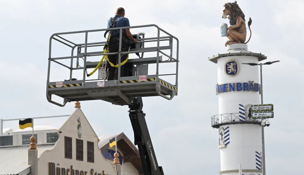 A worker prepares for the 190th Oktoberfest in Munich, Germany, August 28, 2025. REUTERS/Angelika Warmuth Photo: Angelika Warmuth/REUTERS