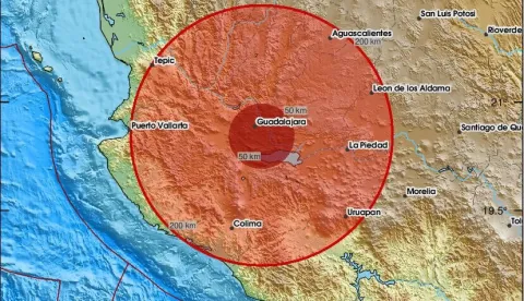 MEXICO CITY, 2. siječnja 2026. (Hina/Reuters) - Snažan potres magnitude 6,5 pogodio je u petak južni Meksiko, o&scaron;tetiv&scaron;i ceste i bolnice te nakratko prekinuv&scaron;i prvu konferenciju za novinare predsjednice Claudie Sheinbaum u novoj godini.